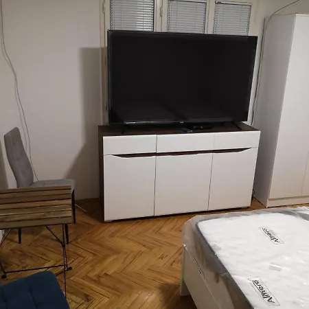 White Night 招待所 *