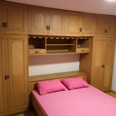 ゲストハウス White Night スコピエ