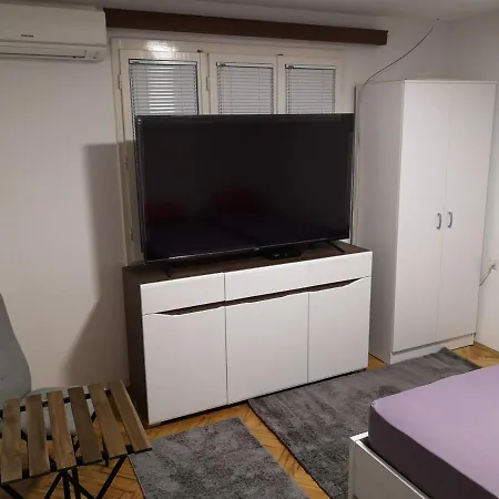 White Night 招待所 斯科普里