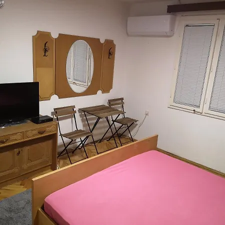 White Night ゲストハウス スコピエ