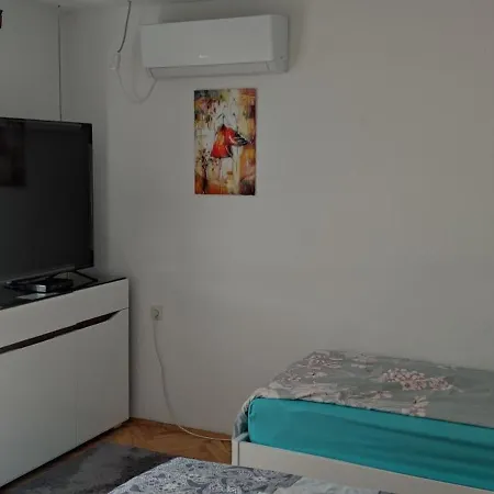 招待所 White Night *