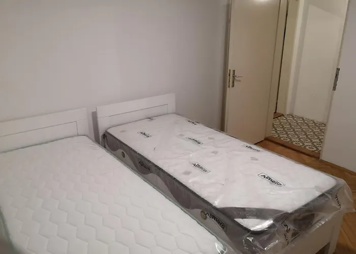 White Night Guest house *