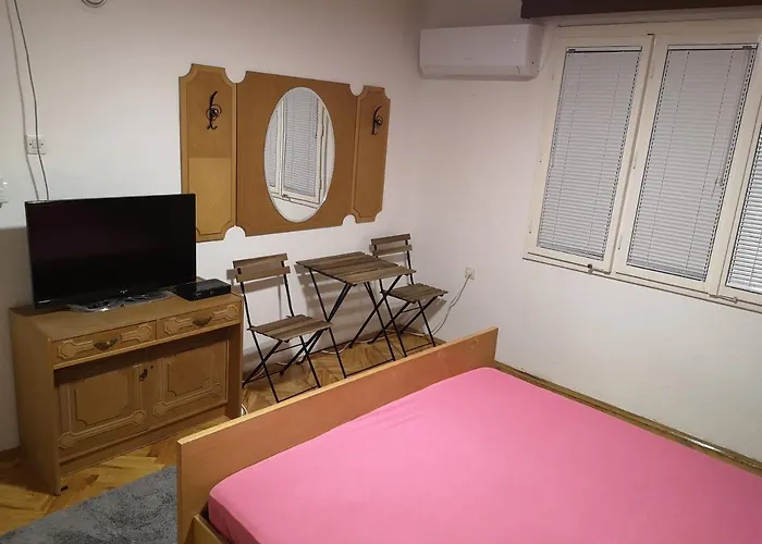 White Night Гостевой дом Скопье