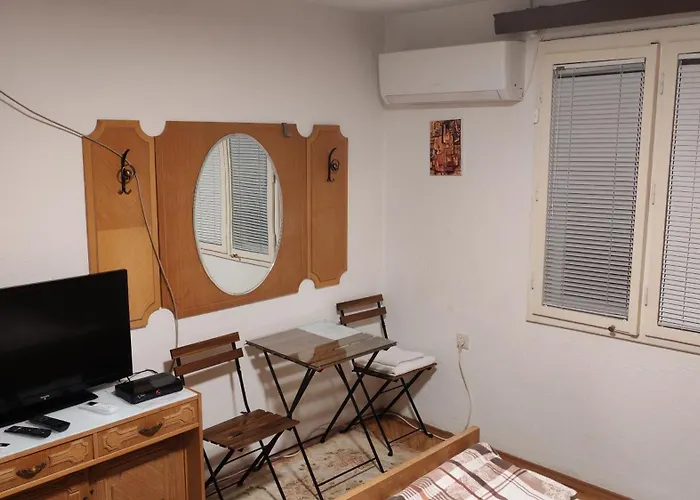 Guest house White Night